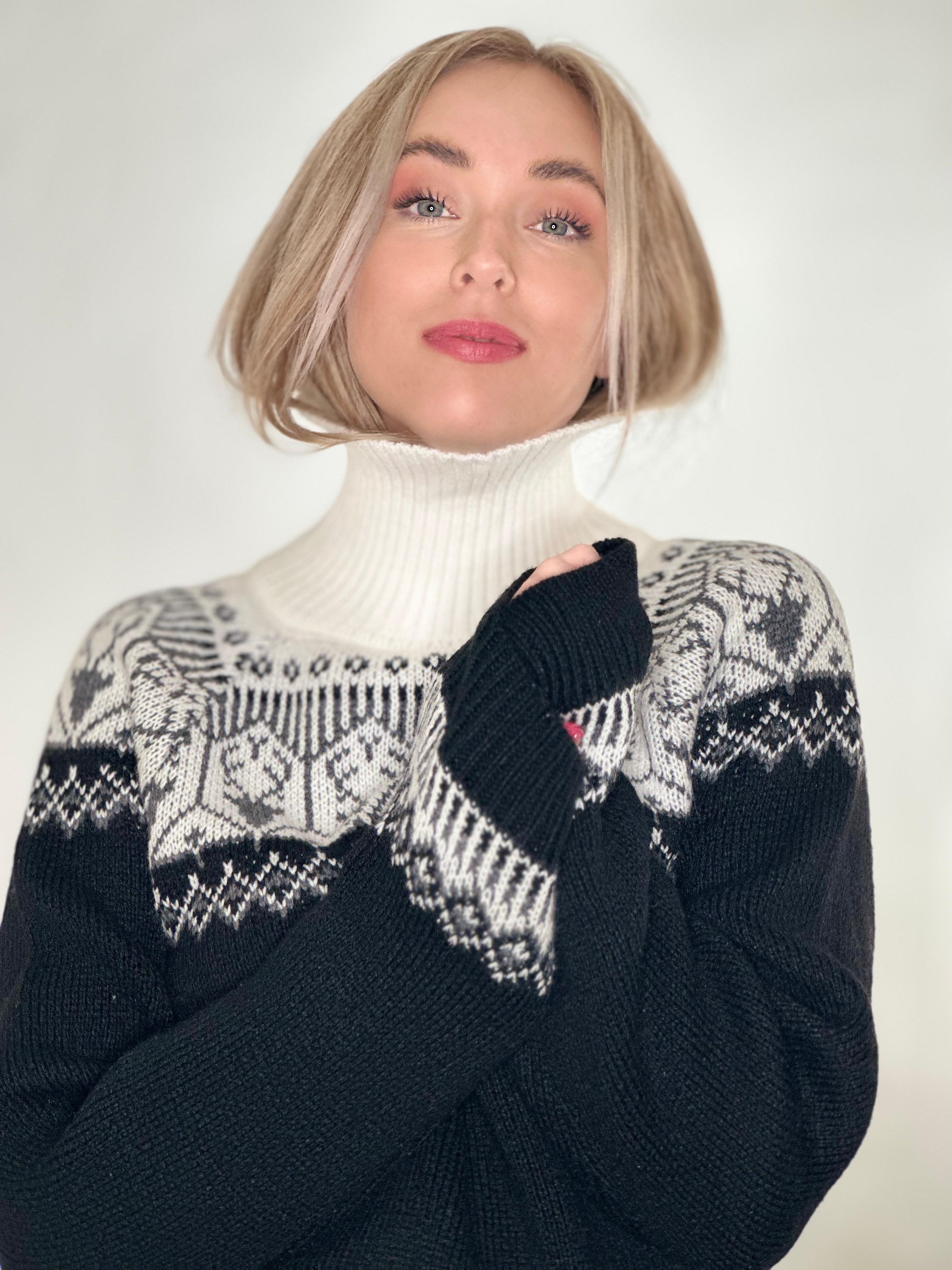 Alpakka-genser i marinblå og hvit mønster